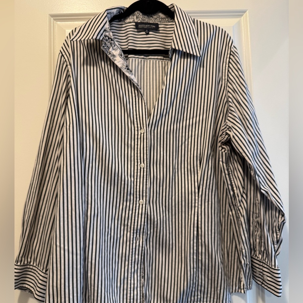 Jones NY Black and White Striped Button-Up Shirt